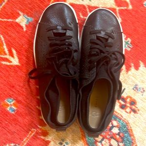 UGG Black tennis shoes Man Size 8.  Super comfortable and light weight.